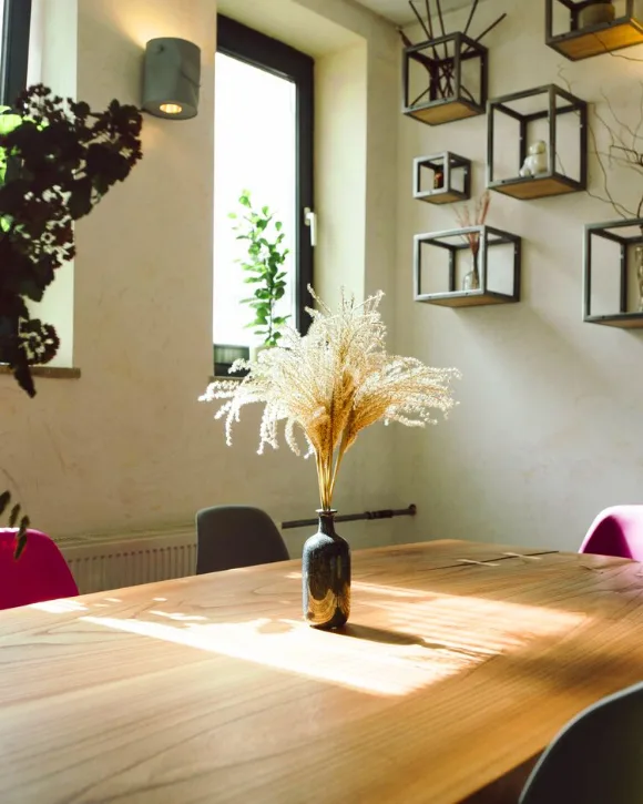 Hero cafe vase